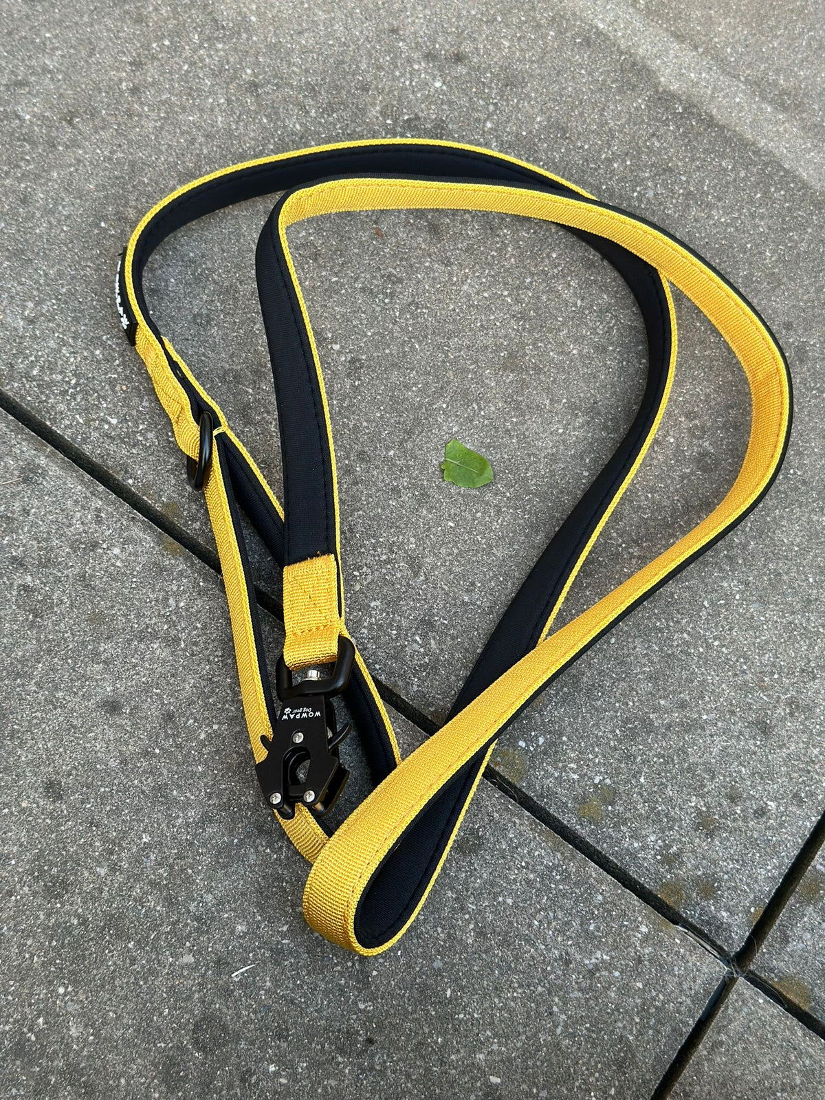 Guinzaglio tattico per cani ULTRA LIGHT XXS giallo – 1,5 m con mini moschettone a rana