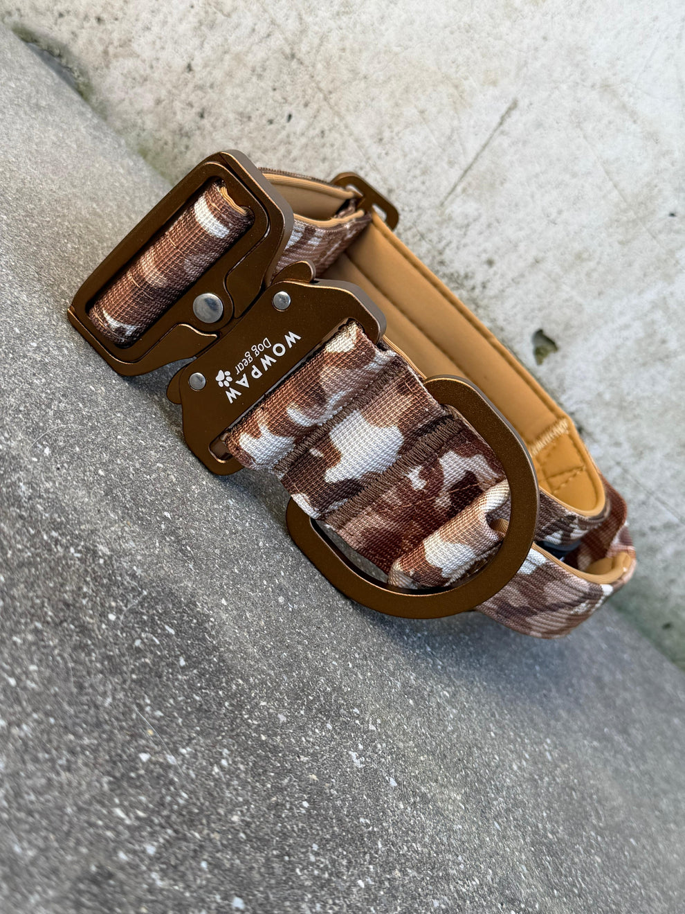 Hochwertiges taktisches Hundehalsband 5cm ULTRA LIGHT Braun Camo Edition Größe M