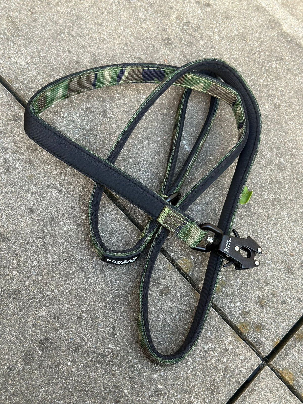 Guinzaglio tattico per cani ULTRA LIGHT XXS camouflage verde – 1,5 m con mini moschettone a rana
