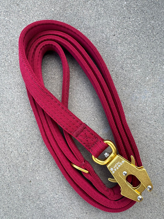 Taktische Hundeleine ULTRA LIGHT Burgund Edition, Länge 1,8m mit Medium-Froschkarabinerr