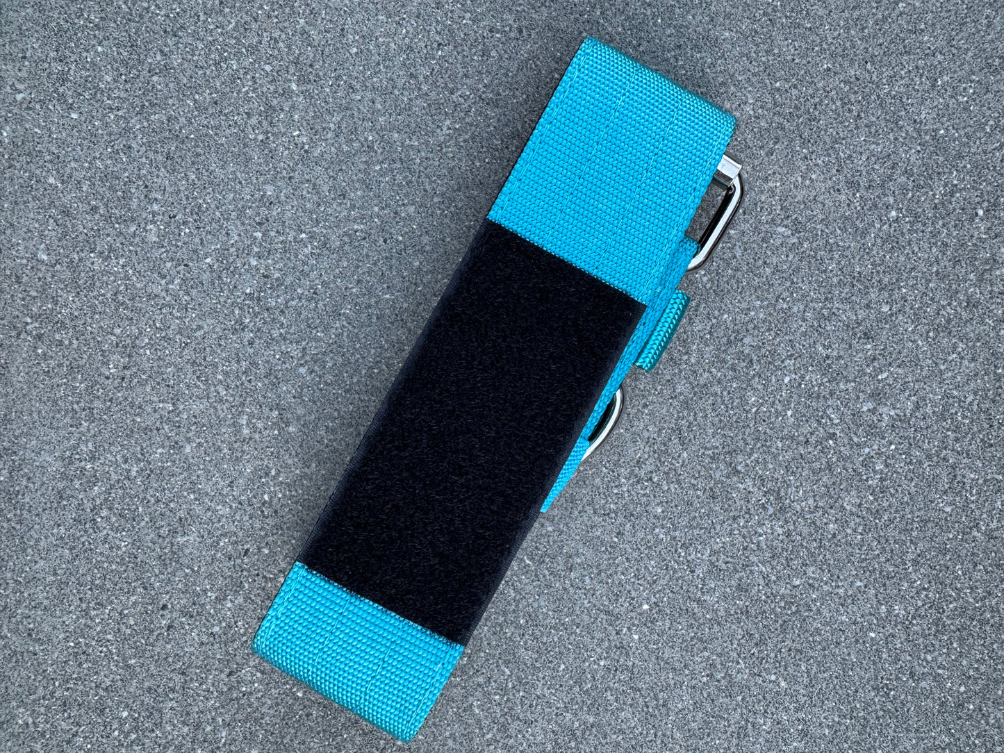 Hochwertiges Basic Hundehalsband Blau mit Patch Größe M