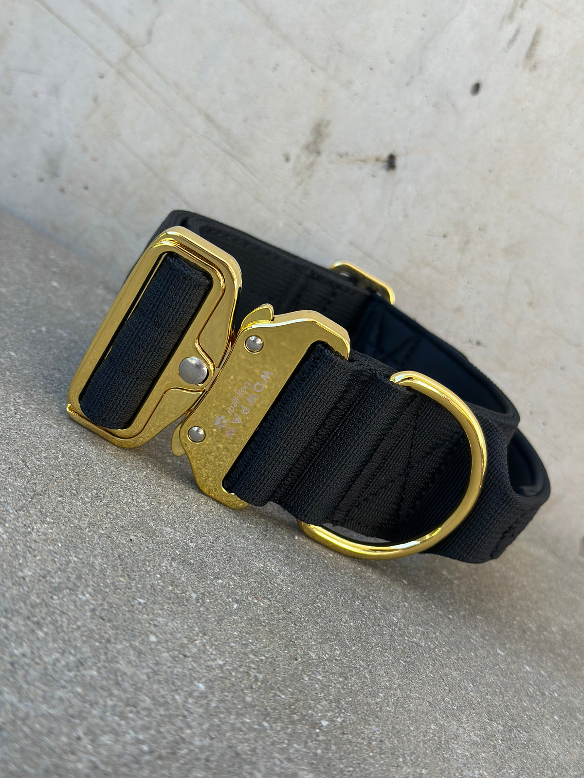 Hochwertiges taktisches Hundehalsband mit Griff Schwarz X Gold Größe L