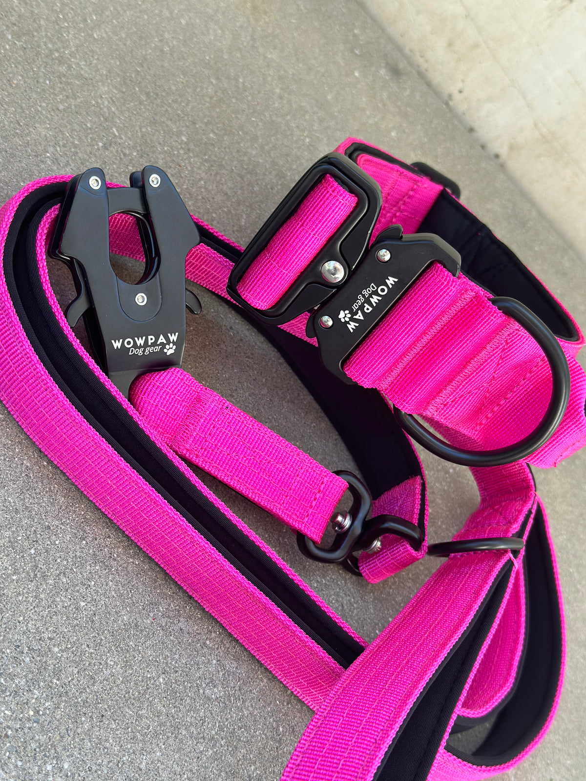 Taktische Hundeleine mit Froschkarabiner 360° drehbar Länge 1,8m Magenta