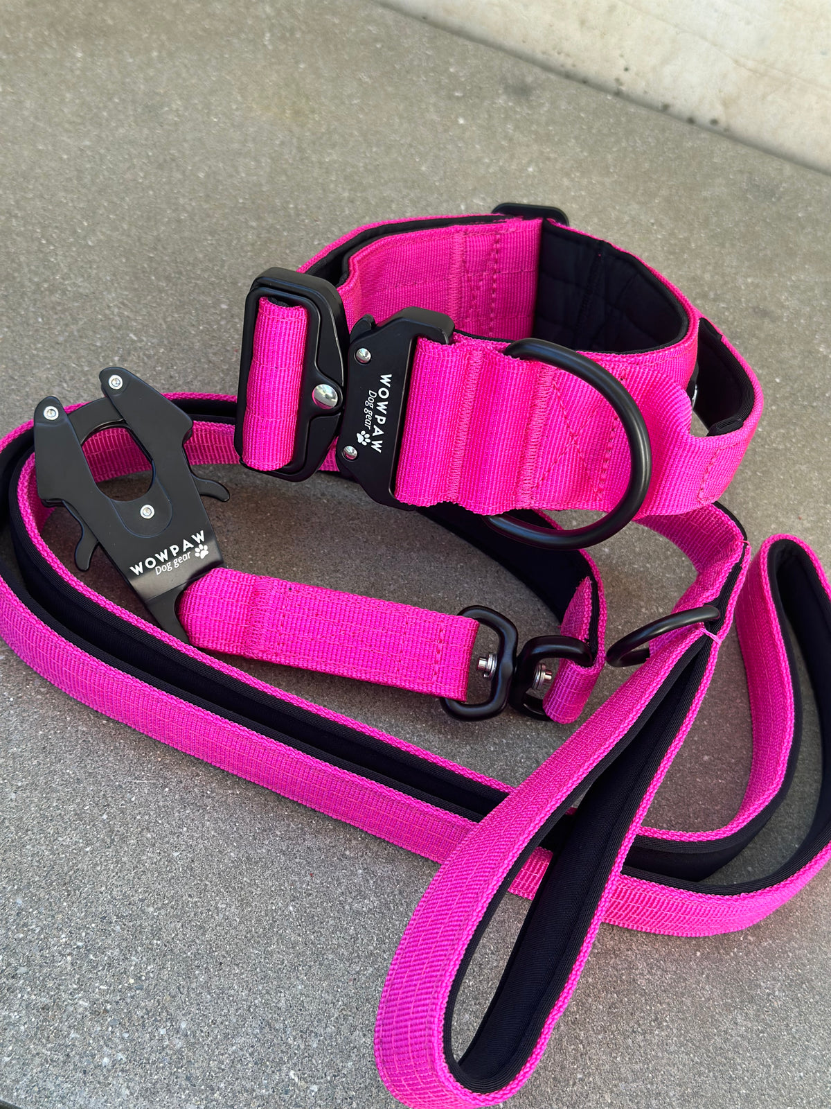 Hochwertiges taktisches Hundehalsband Magenta Größe M