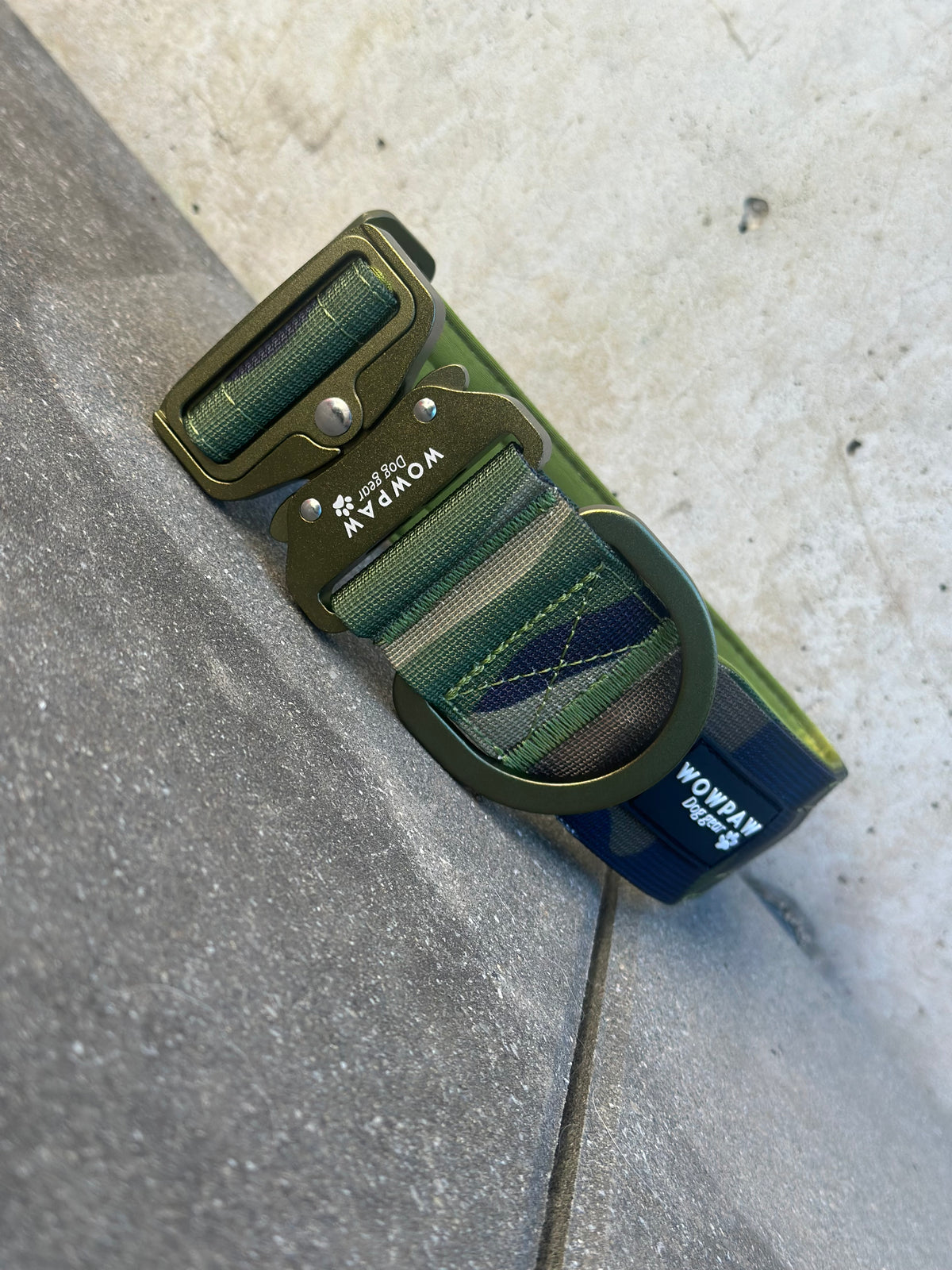 LED-Hundehalsband ULTRA LIGHT Army Green Camouflage Edition Größe M B-Ware